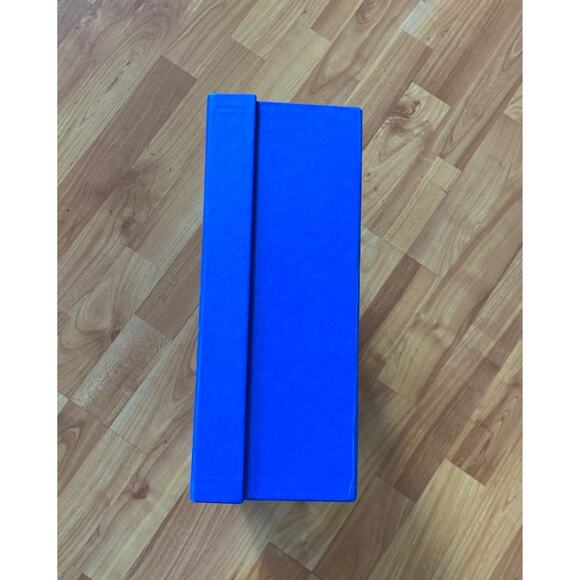 Stuart Weitzman empty shoe box - Picture 3 of 6